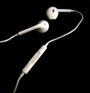 Plug headphones when you take pictures